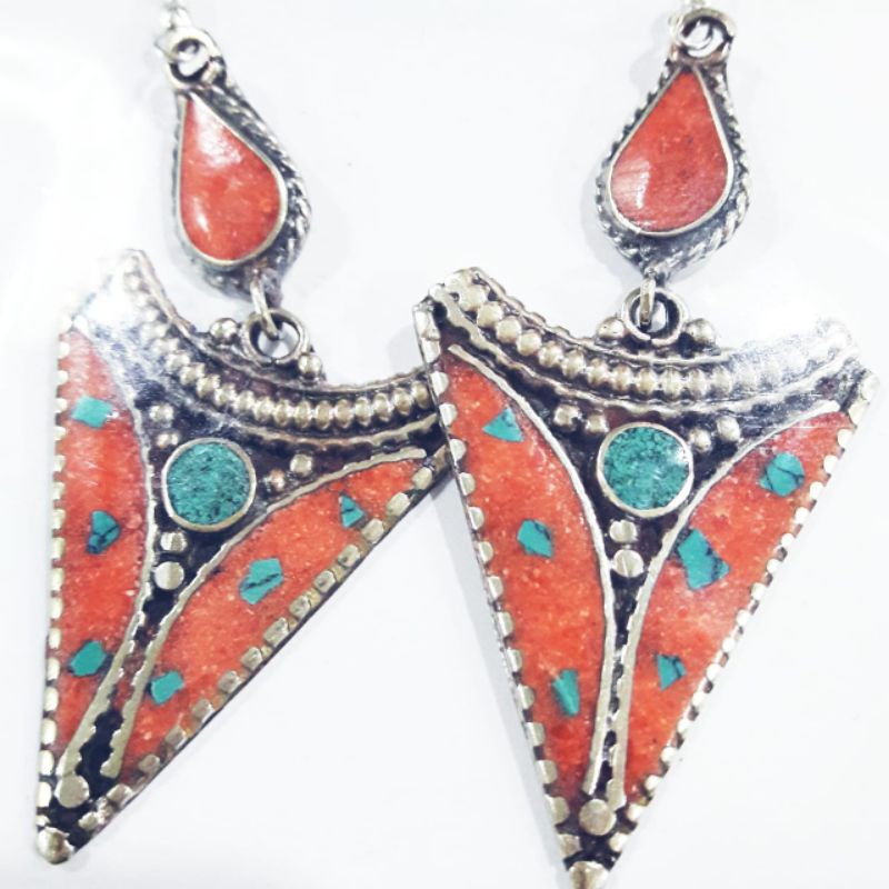 Anting unik etnik dari Nepal untuk pesta