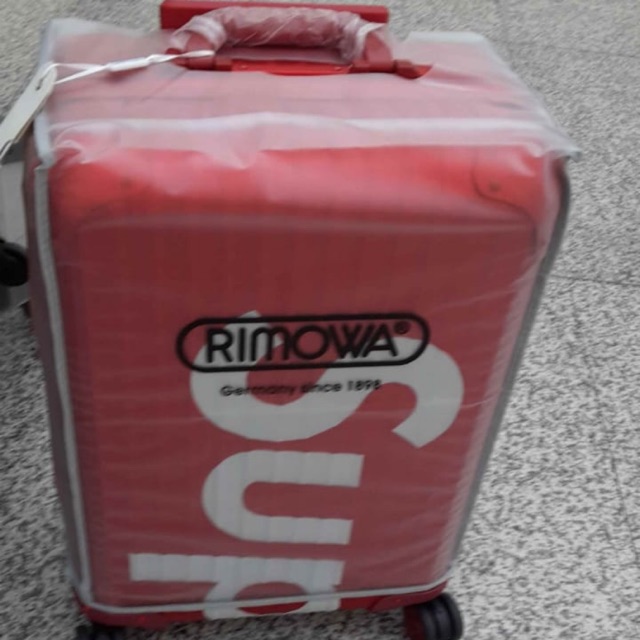 RIMOWA X SUPREME SUITCASE