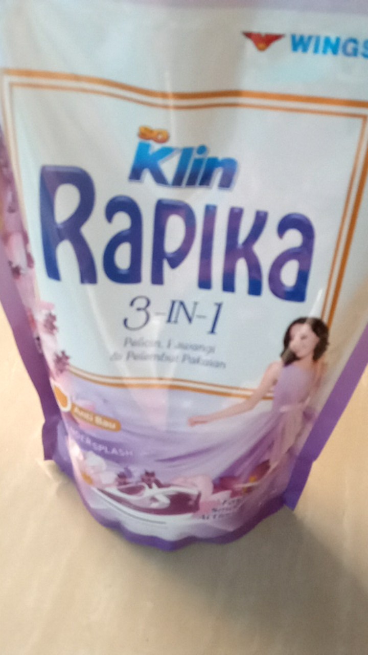 So Klin Rapika Pelicin Dan Pelembut Pakaian 400ml