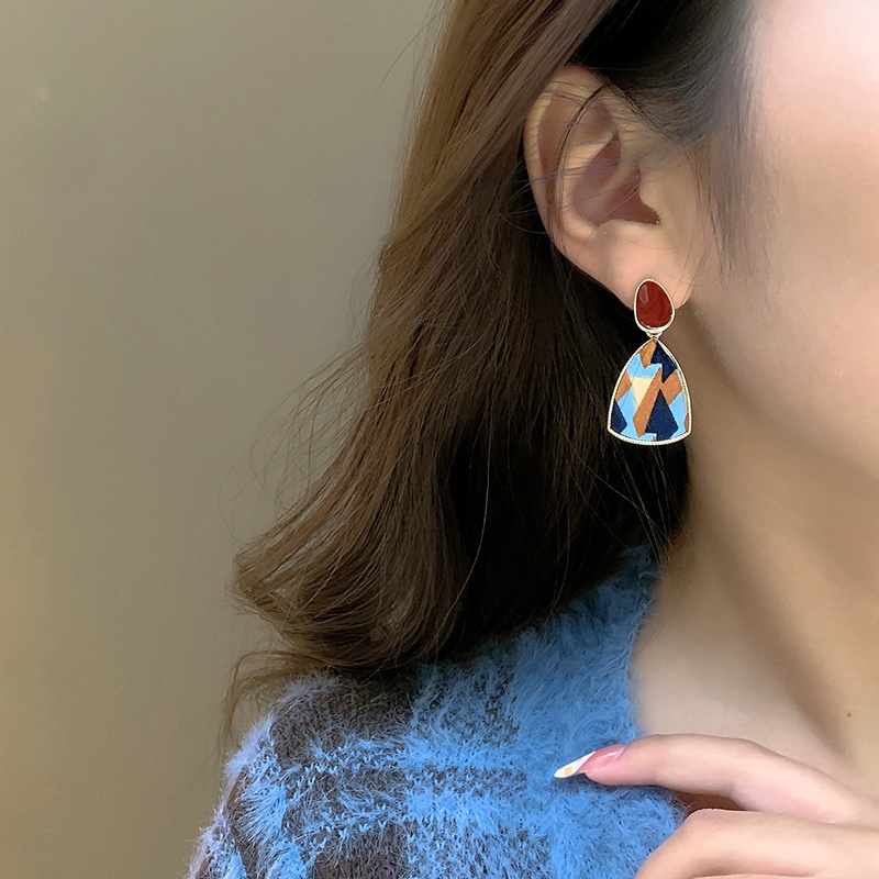 Anting Segitiga Geometris Motif Kotak burgundy Vintage Untuk Wanita Aksesoris Telinga Korea