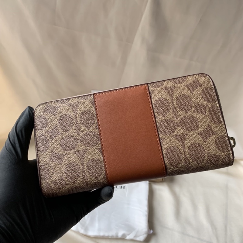 COACH Accordion Zip Long Wallet In Colorblock Canvas (F31546)