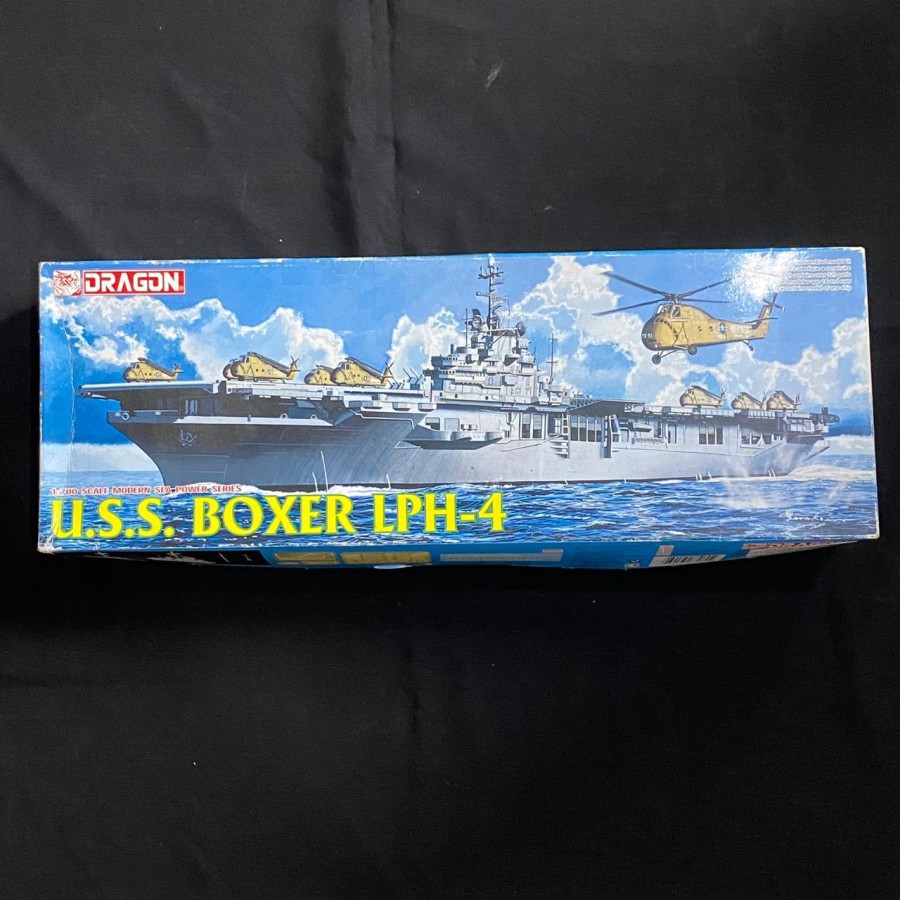 Model Kit Dragon USS Boxer LPH-4 Skala 1/700