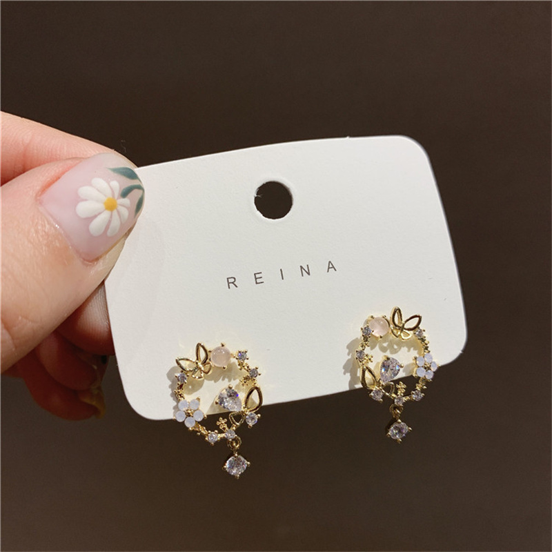 Anting Stud Desain Butterfly Flower Hollow Aksen Berlian Imitasi Bahan Alloy Untuk Wanita