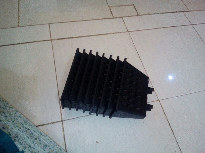 Pot Tempel Atau Argo Warna Hitam