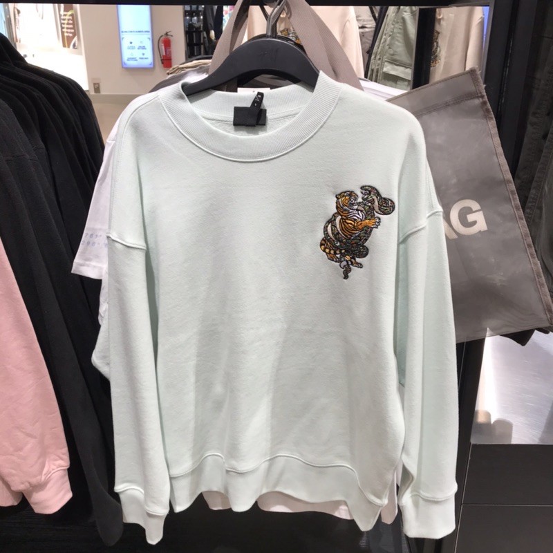 H&M men’s - SWEATER Tiger vs Snack