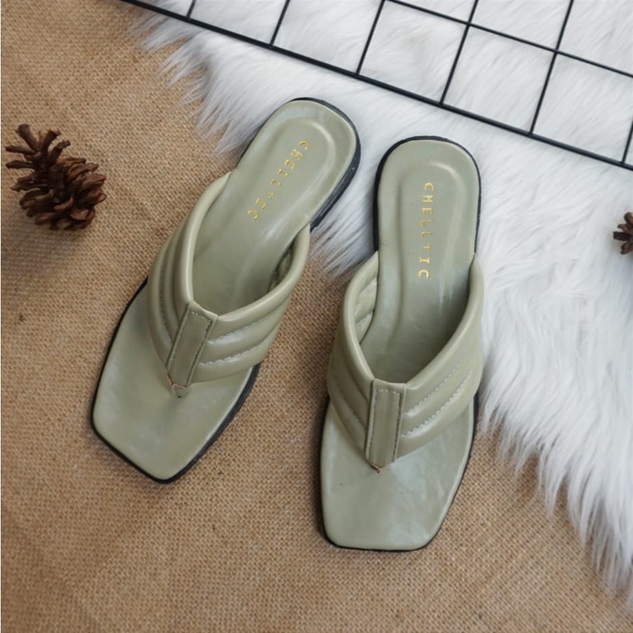 Sandal Flat/Sendal Selop Slip On Teplek Tali Jepit Busa Wanita Terbaru/Sendal Rumah Nyaman/Slop Casual Perempuan Remaja/Wedges Wanita Kekinian Cod Gratis Ongkir/Women Sliper Bukan Zara/Kelly Sandal Puffy