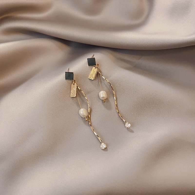 Anting earstuds korea style gold motif panjang