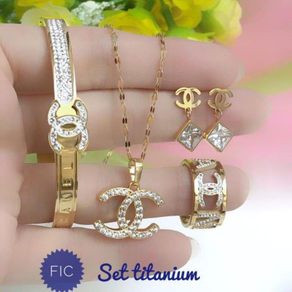 (MEI) TERMURAH Set Perhiasan TITANIUM Anti Karat Gelang Cincin Anting Kalung Chanel Modis Xuping