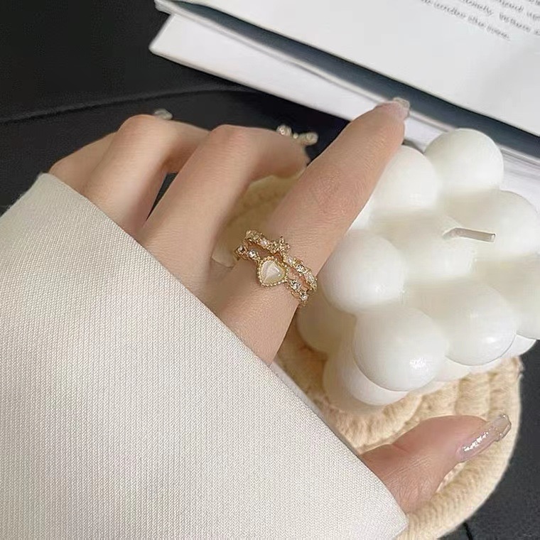 Cincin Emas Bentuk Hati Ganda Aksen Kristal Opal Untuk Wanita