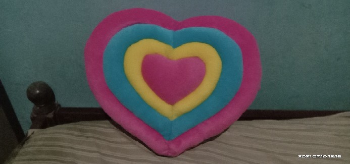 Bantal Love Pelangi