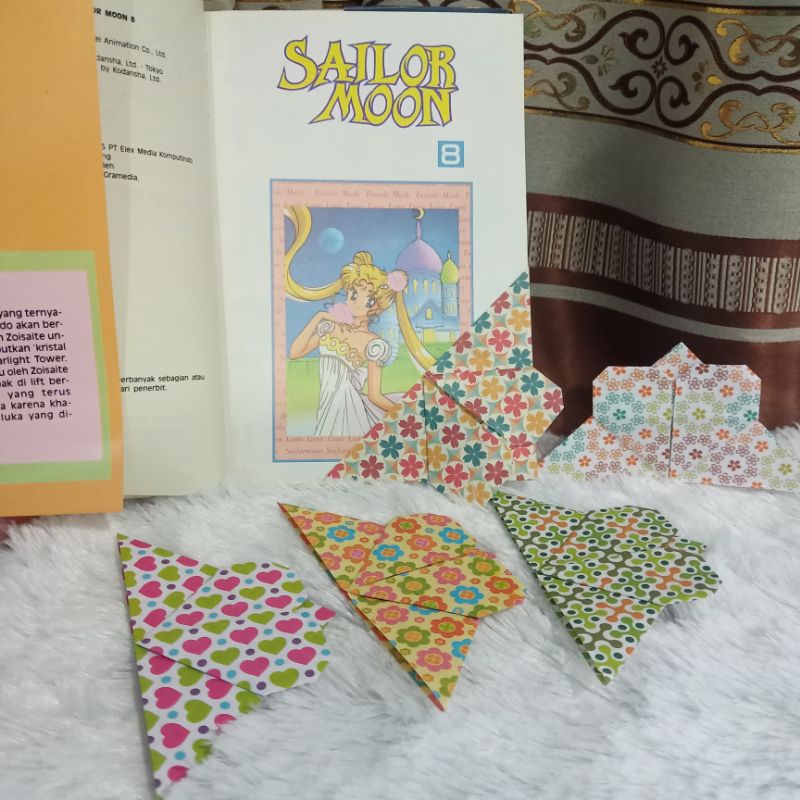 

Pembatas buku/bookmark DIY kertas origami isi 5 pcs -Model Sayap Cinta_14x14