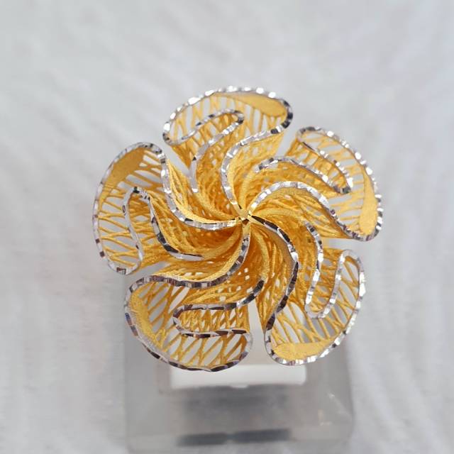Cincin kendarian bunga ubs emas 70% 700 70 %