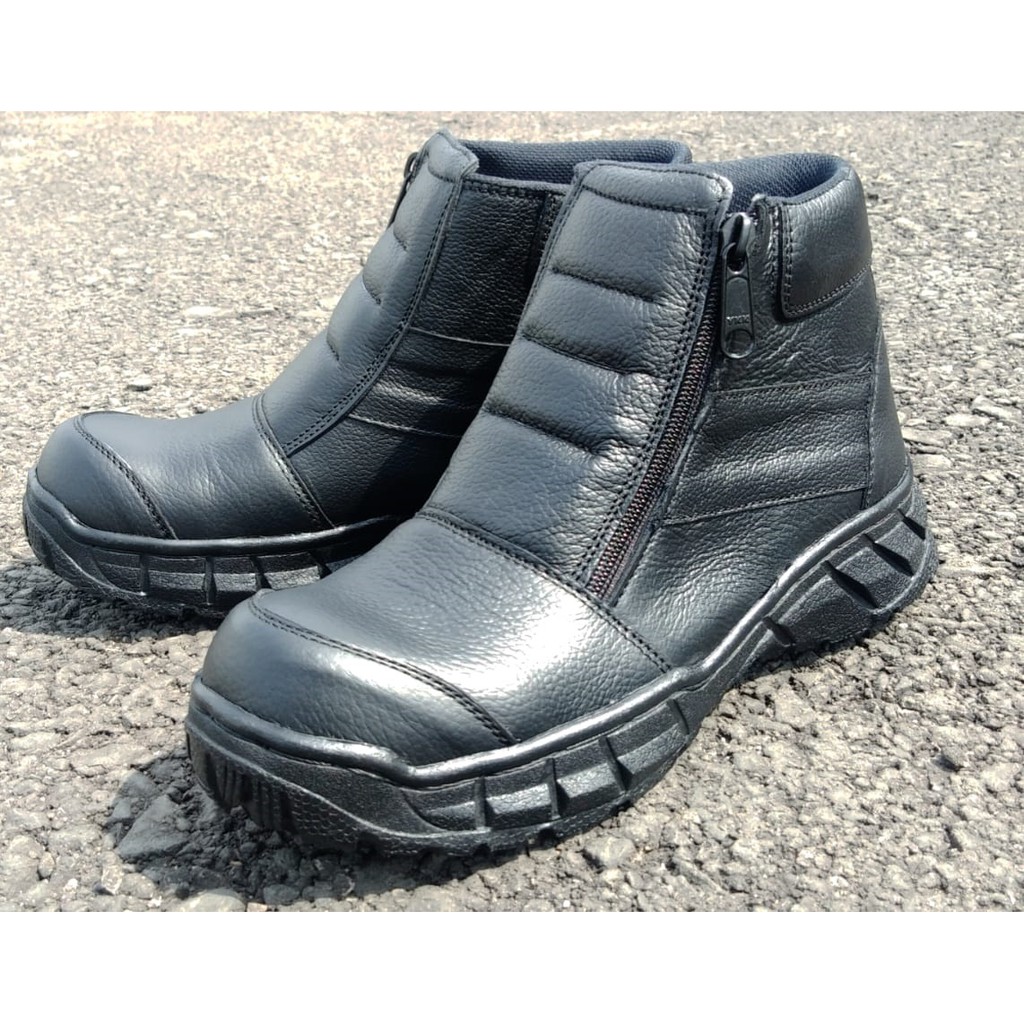 Sepatu Safety Bahan Kulit Ujung Besi Merk Kickers Dubai