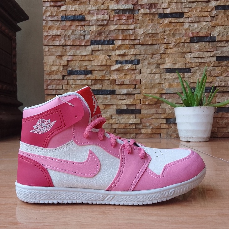 SEPATU BOOT CEWEK / SEPATU BOOT PINK SD / SEPATU PINK ANAK SD