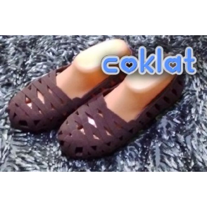 QQ400, Flat Shoes Wanita, bahan karet PVC