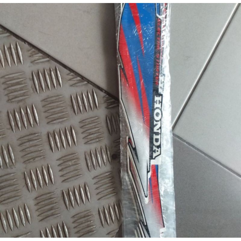 STRIPING HONDA GRAND BIRU MERAH