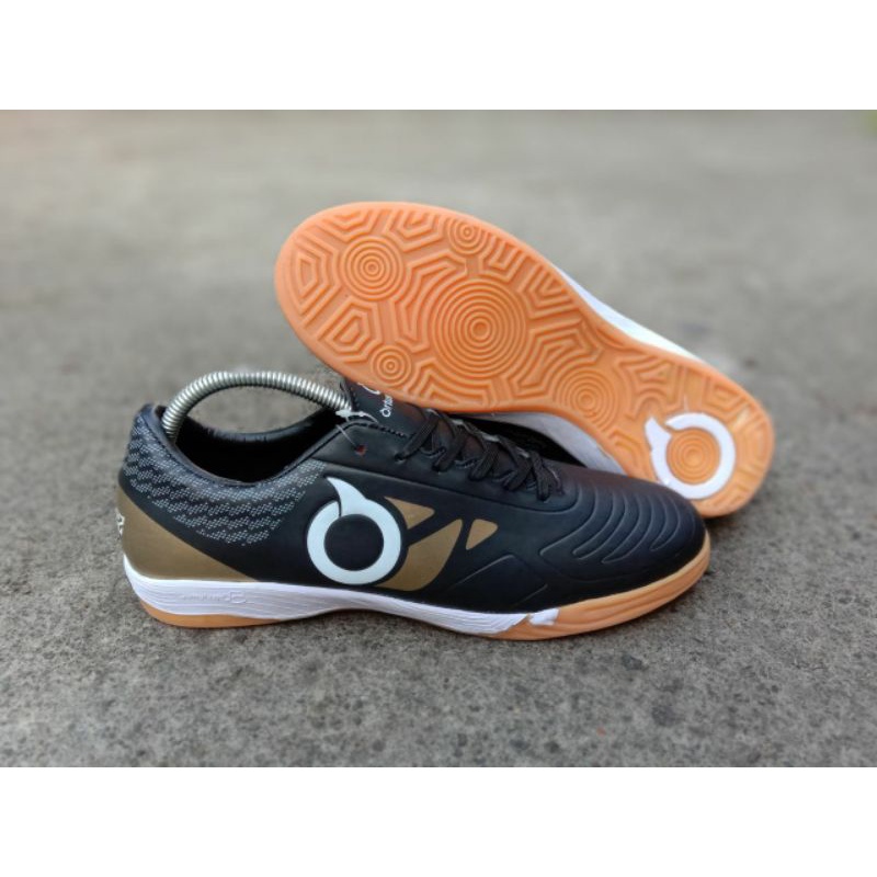 sepatu futsal sol tebal ortus hitam
