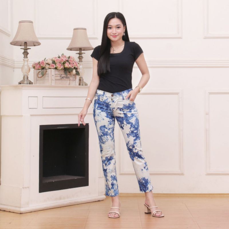 Celana denim wanitita tie die//CELANA WANITA tie die termura   terbaru//CELANA wanita  populer