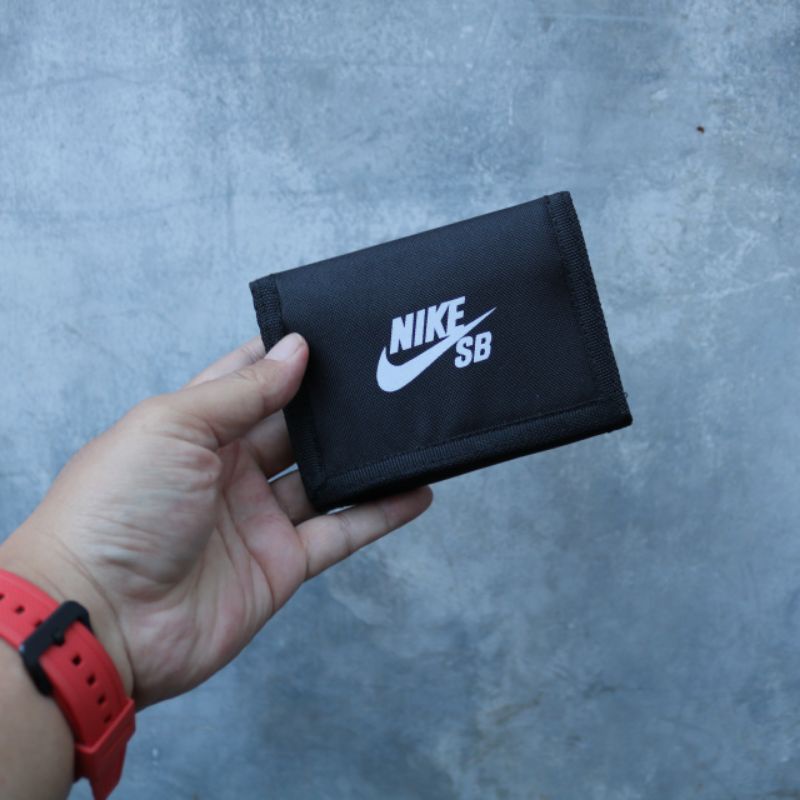 Dompet pria trifold  gaines nike sb dengan strap