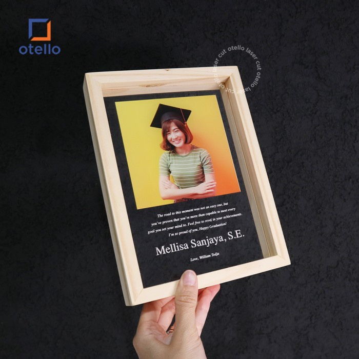 Hadiah Wisuda Kado Graduation Custom Wooden Floating Frame Cetak Foto