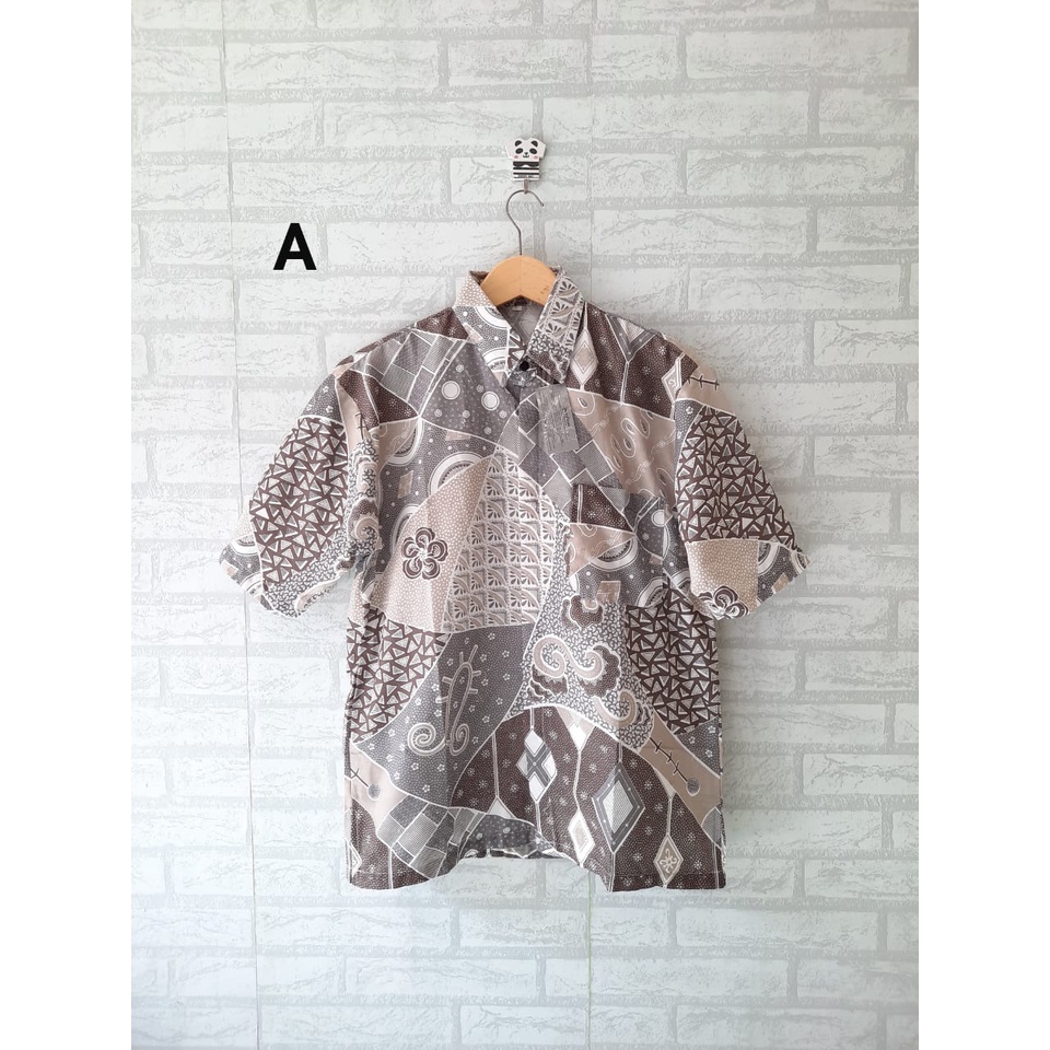 Blouse dan kemeja batik kerja kerah dan berkancing