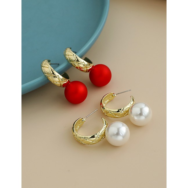 LRC Anting Tusuk Fashion White Alloy Pearl Geometric Stud P44263