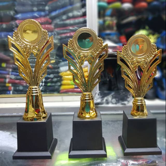  Piala  1 set Juara  1 sampai 3 Shopee Indonesia