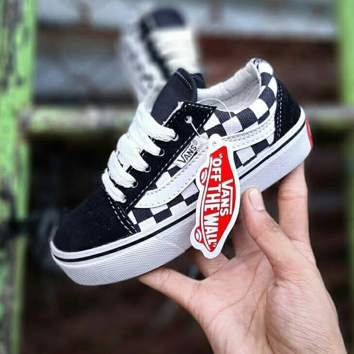 SEPATU VANS IMPOR KIDS JUNIOR MOTIF CATUR BLACK WHITE HITAM PUTIH KADO ANAK KECIL TK SD COWOK CEWEK