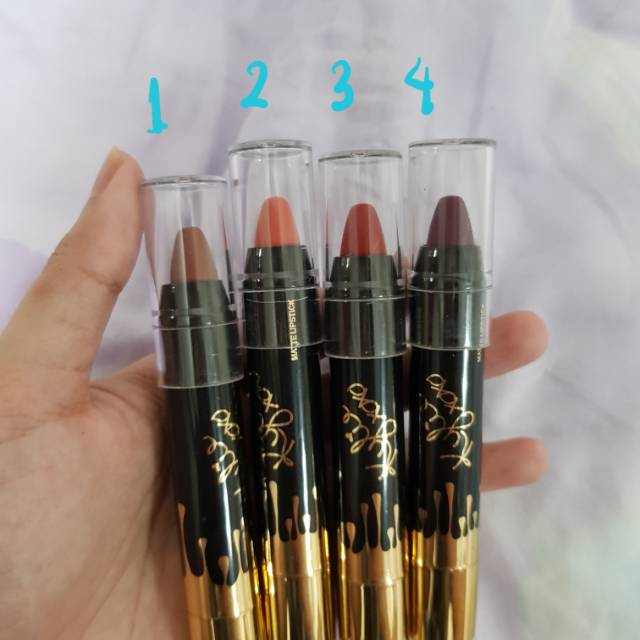 Kylie lipstick crayon