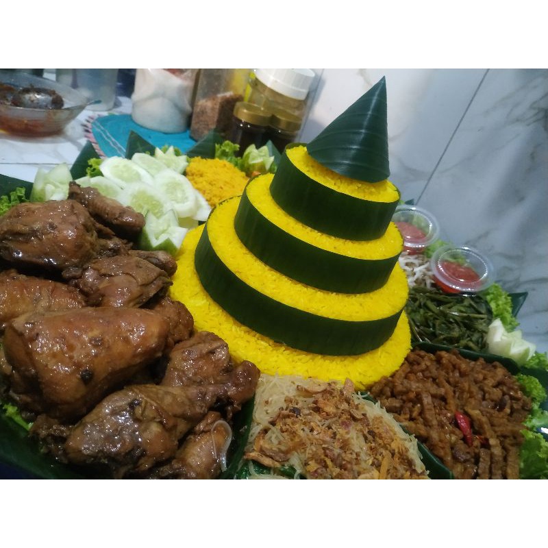 

Nasi Tumpeng