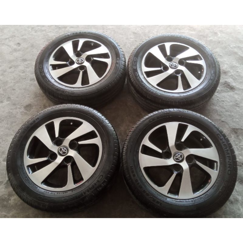 Velg Mobil Second OEM Copotan Toyota Avanza Veloz R15x5 Pcd 4x114,3 + Ban GT 185 65 r15