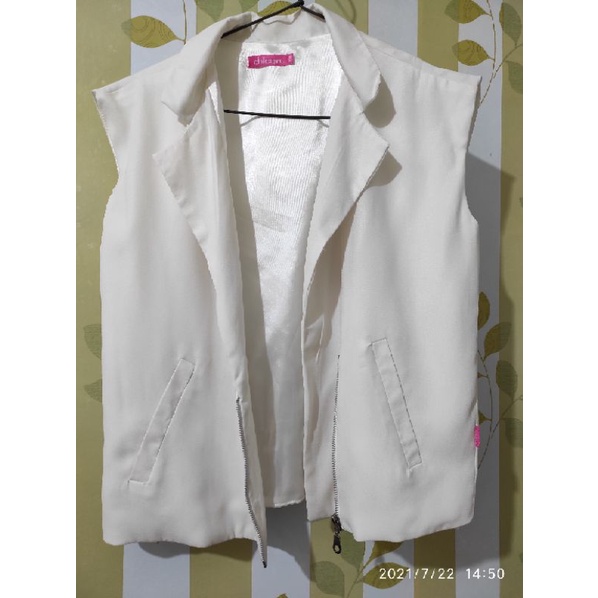 preloved blezer putih gading