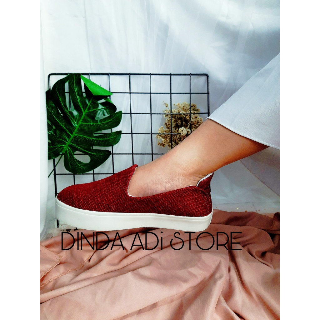 Dinda Sepatu Wanita Slip On Jingle Bahan Import Woll Premium Warna Biru Hitam Merah Dan Krem Ukuran 36-40