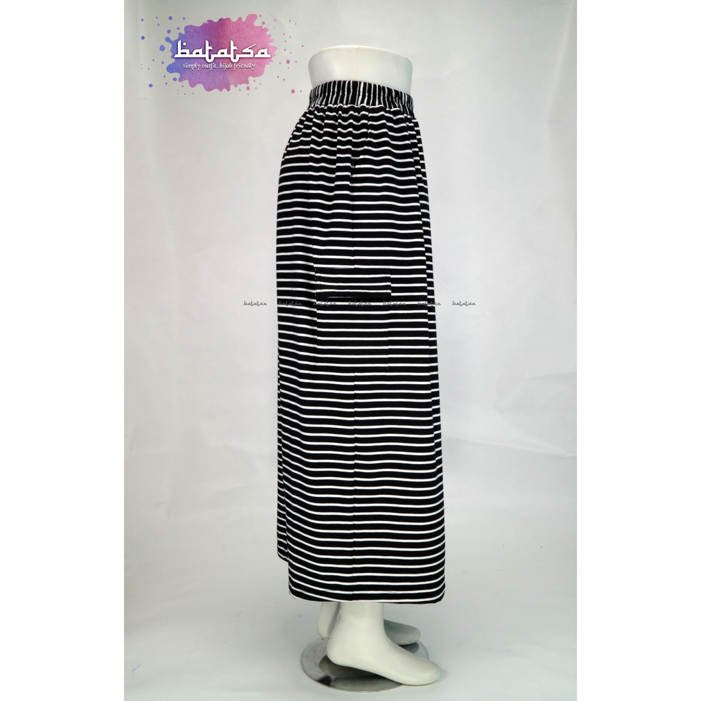 Carter Skirt Striped Black White / Span Rayon Cargo / Cargo Strip Batatsa