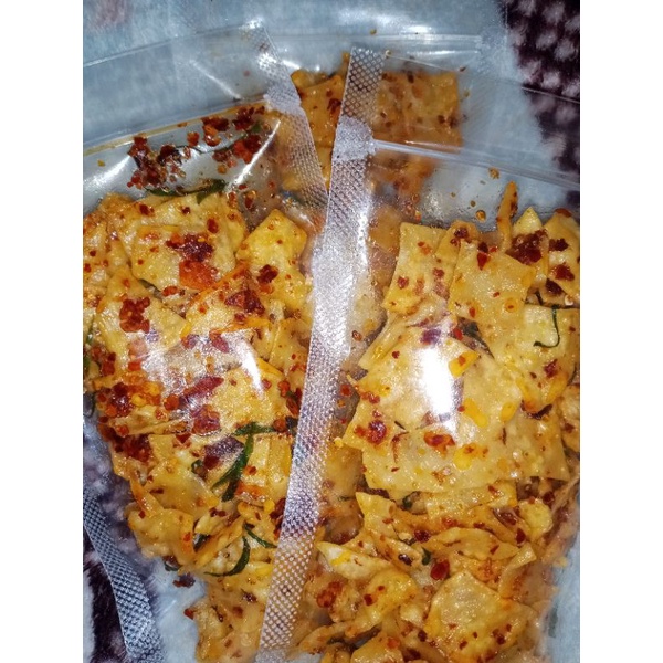 

Spesial Promo Beli 2 gratis 1 Jajanan Murah Kekinian Keripik Pangsit Daun Jeruk 50gr