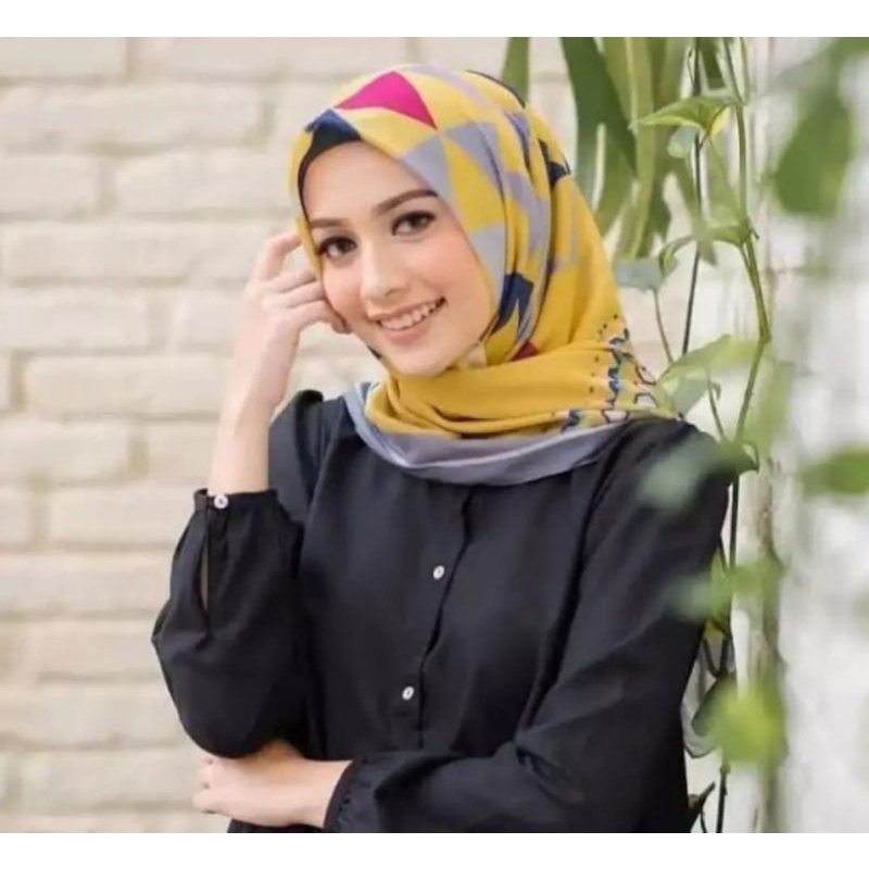 HIJAB SEGI EMPAT MOTIF VEGA KUNING || JILBAB KERUDUNG SEGI EMPAT VEGA KUNING