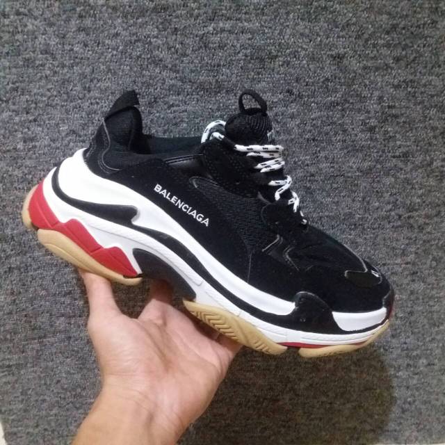SEPATU BALENCIAGA TRIPLE S PRIA PREMIUM QUALITY