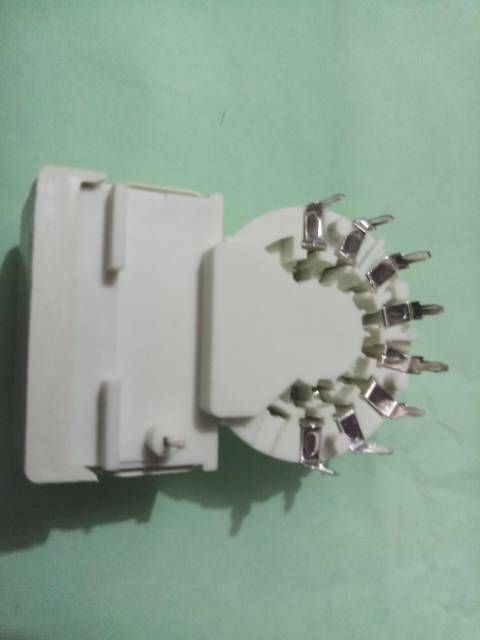 Soket crt tabung 2 fokus