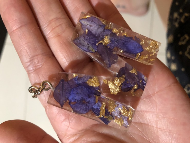 Dramatic Alphabet Gantungan Kunci Resin