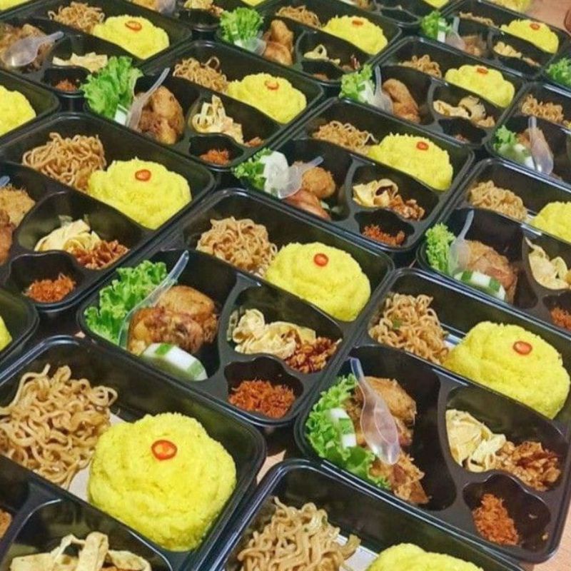 

Bento nasi kuning ayam goreng/ ricebowl/ tumpeng mini