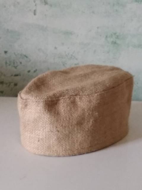 Songkok, peci dari kain karung goni
