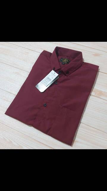 Kemeja polos lengan pendek merah maroon