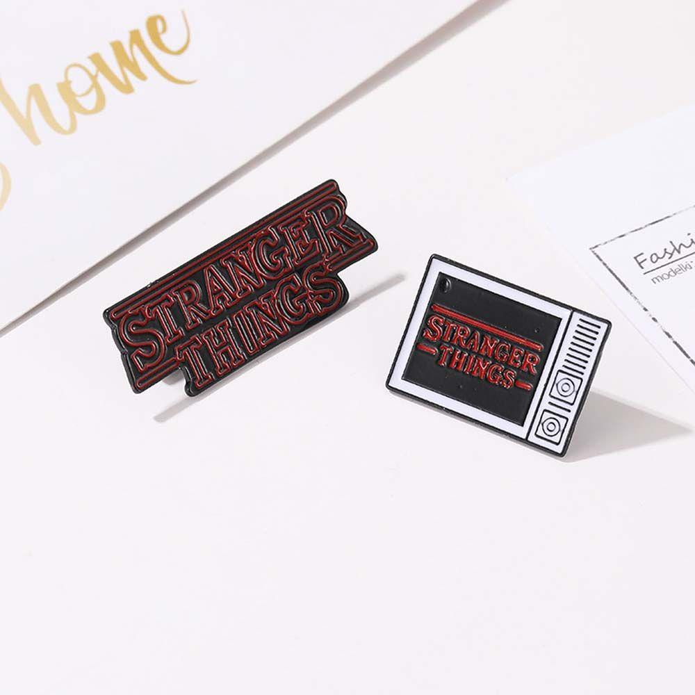 Agustinina Pertunjukan TV Stranger Things Kartun Mantel Perhiasan Aksesoris Stranger Things Anime Badge Lencana Pin Enamel Pin