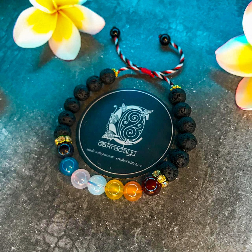 Gelang Tridatu Cakra 7 Batu Kristal dengan Lava Rock - Gelang Energi Chakra untuk Keseimbangan dan Ketenangan