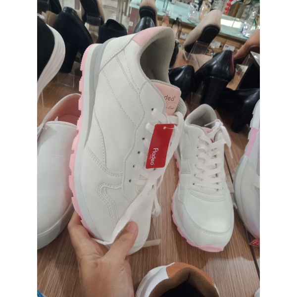 Sepatu Sneakers wanita brand matahari merk Fladeo 350 ribu Sepatu Sneakers wanita brand matahari merk Fladeo 350 ribu