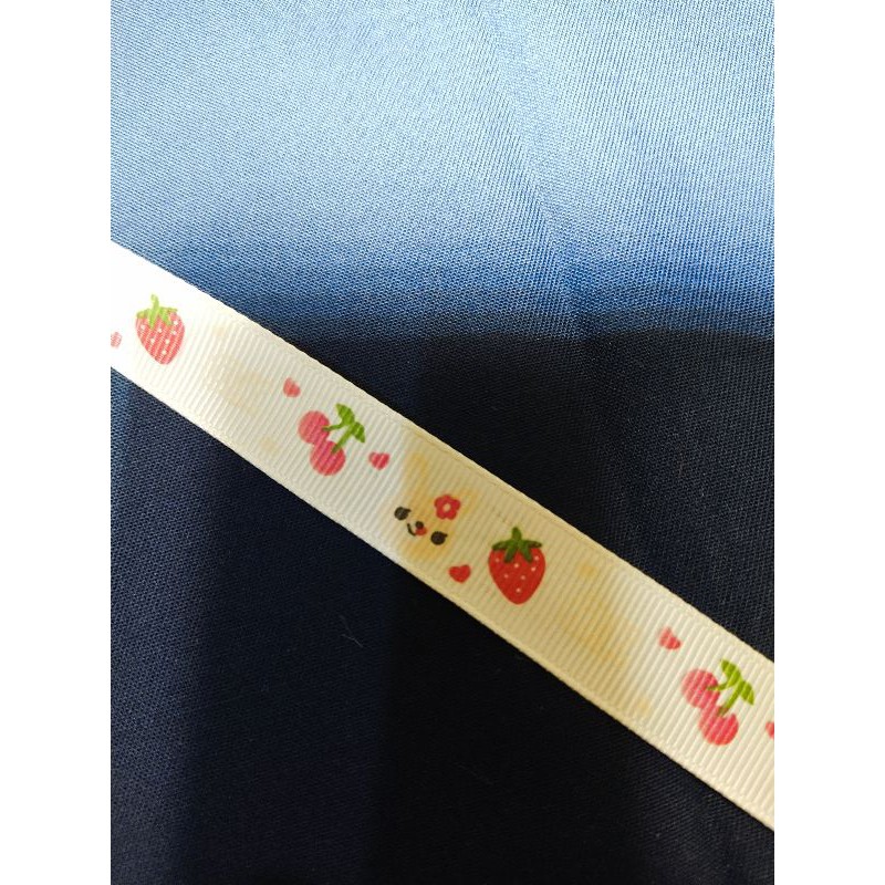 

pita putih motif bunny strawberry cherry uk. 1.5 cm ( isi 4 m)