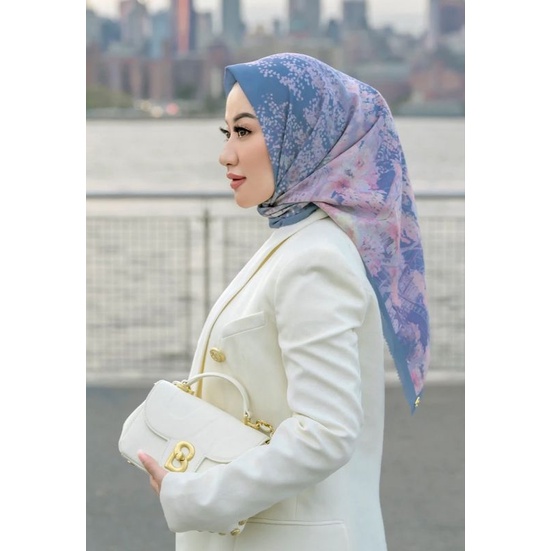 Buttonscarves New York 03 Courage Guggenheim (Voal XL)