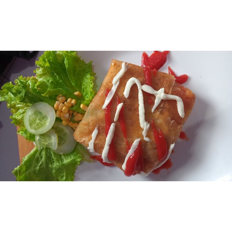 

Lumpia Beef frozen pakai saus dan mayonaise