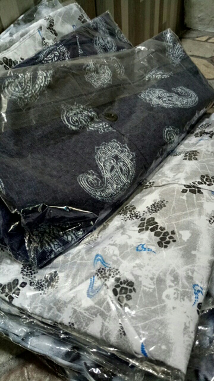 Kemeja Katun Murah Esmale - Kemeja Dewasa Murah - Kemeja Pria Murah = Kemeja Thr Batik / Abstark