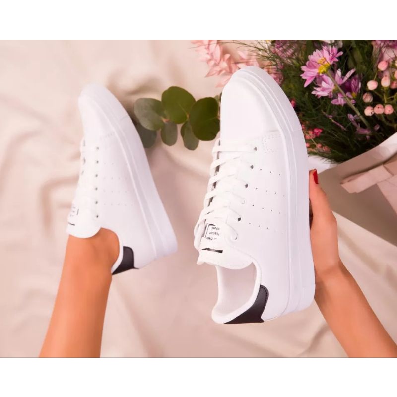 Yi01 Sepatu Sneakers Wanita New